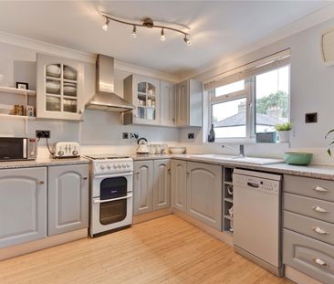 St. Marys Road, Weybridge, KT13 - Photo 2