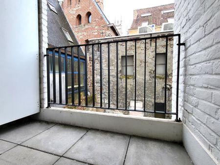 TWEE VRIJ RECENT GERENOVEERDE APPARTEMENTEN IN 2020 MET 1 SLAAPKAMER EN TERRAS, in het centrum van de Stad Gent. - Photo 2