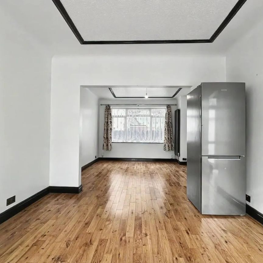 Uppingham Avenue, Stanmore, HA7 - Photo 1