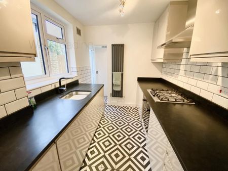 2 bedroom terraced house to rent - Photo 5