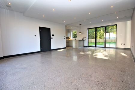Drinkwater Lodge, M25 9AN - Photo 2