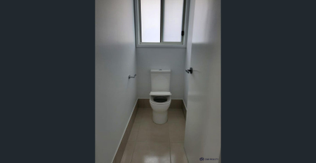 Modern 4-Bedroom Home with Stylish Finishes in Pallara - Photo 2