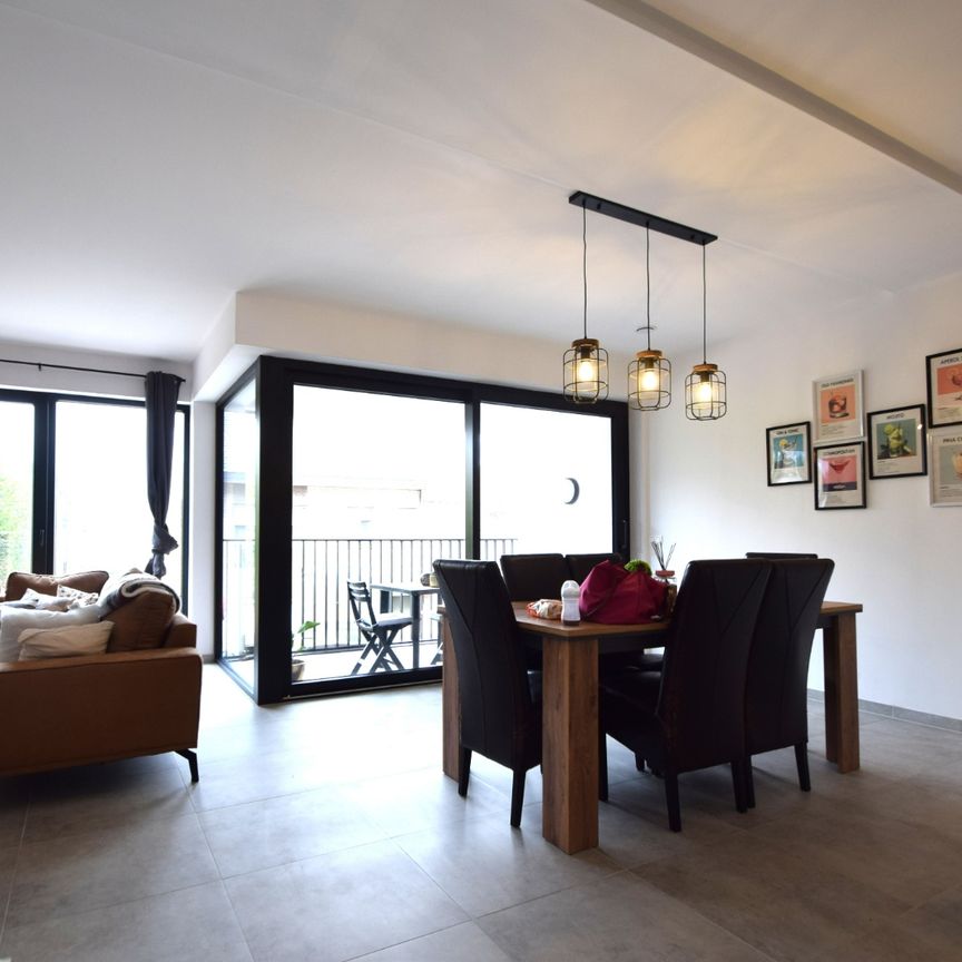 Makkelijk bereikbaar appartement met 2 slaapkamers vlakbij het centrum - Photo 1