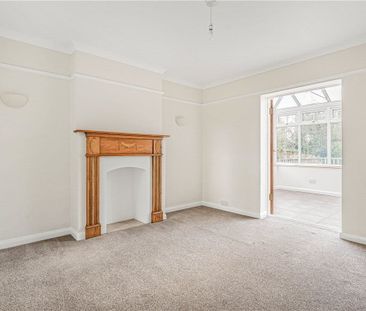 Wychwood is a detached four bedroom family home in South Heath, wit... - Photo 2