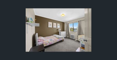 Welcome to 109 Sunraysia Drive - a spacious, family-friendly home positioned in a quiet pocket of Mitchell Park. - Photo 3