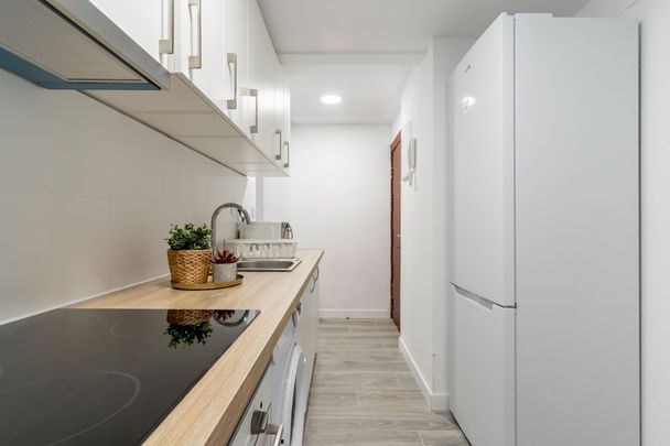 Modern Room with private bathroom in Usera - Photo 1