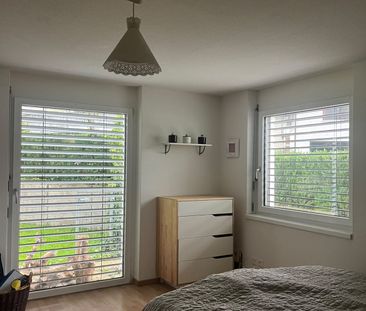 Helle und moderne 3.5 Zimmer Wohnung mit einem südländischen Garten... - Photo 3