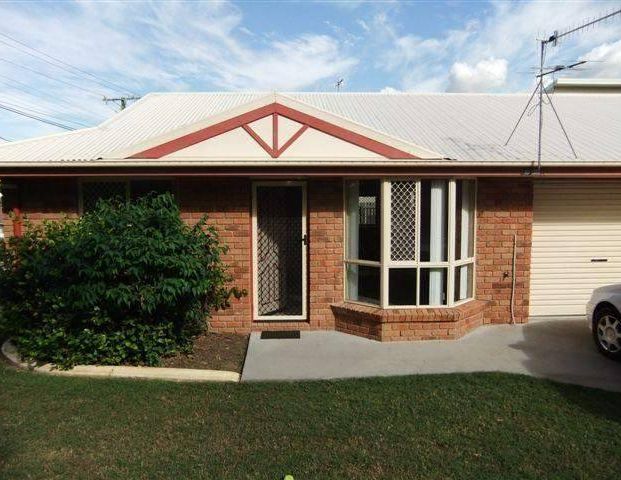 Neat 2 bedroom duplex!! - Photo 1