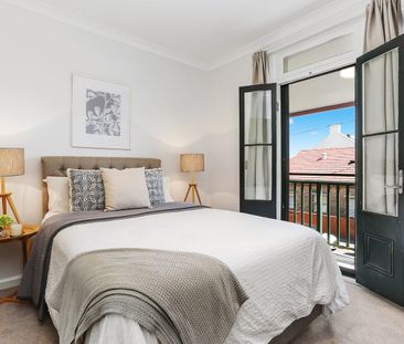 Style & quality in a modern two-level terrace - Photo 4