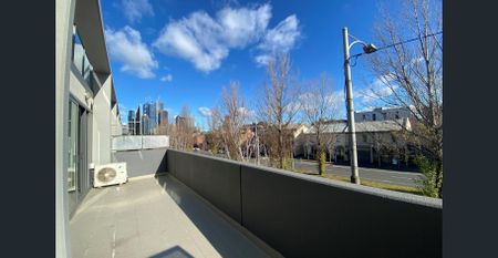 Modern Apartment for Rent – Prime North Melbourne Location! - Photo 3