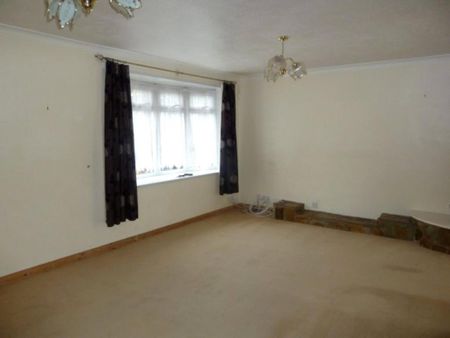 3 bedroom semi-detached house to rent - Photo 2
