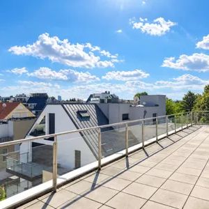 Exklusive 3-Zimmer-Dachgeschosswohnung mit großzügiger Terrasse & Weitblick - Photo 2