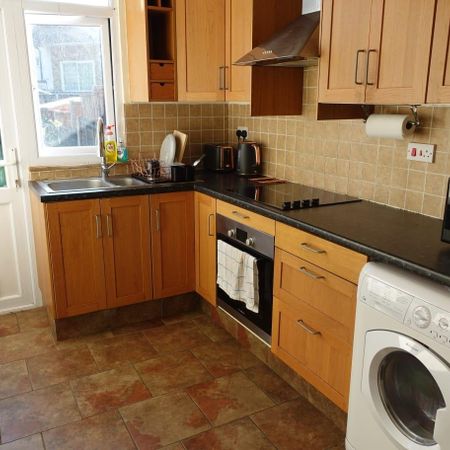 Room in a Shared House, Blenheim Avenue, IG2 - Photo 3