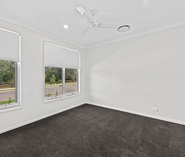 BRAND NEW LIVING IN THE SANCTUARY ESTATE! - Photo 4