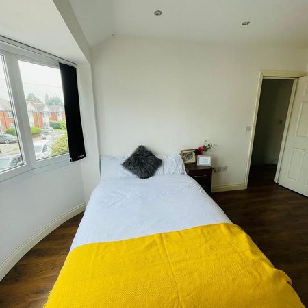 1 bedroom in a house share to rent - Photo 3