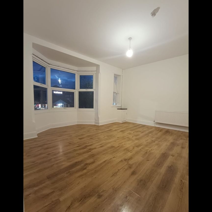 2 Bed Flat, Narborough Road, LE3 - Photo 1