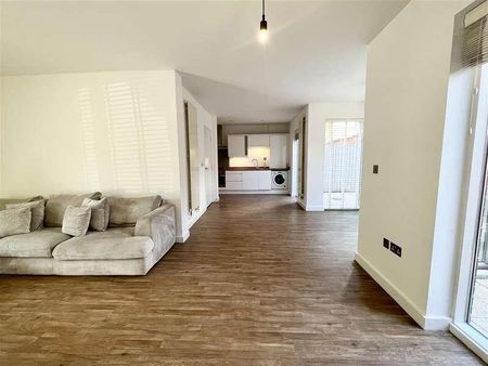 The Chase, Newhall, CM17 - Photo 5