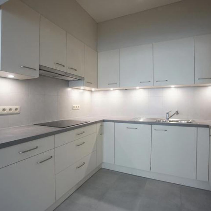 Appartement te huur - Photo 1