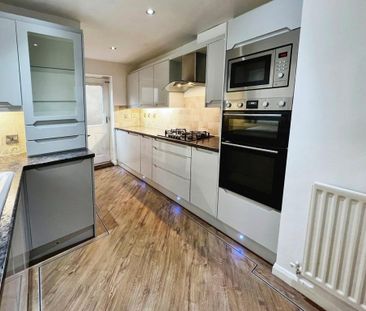 3 bedroom detached house to rent - Photo 3