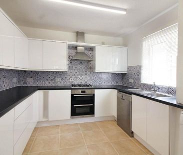 4 bedroom semi-detached house to rent - Photo 3