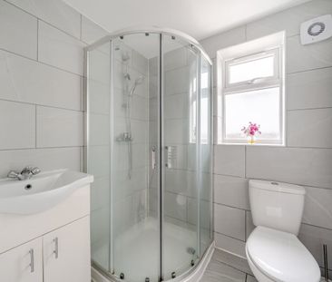 4 bedroom semi-detached house to rent - Photo 6