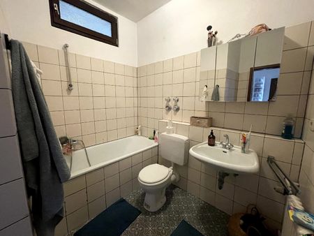 KREFELD-UERDINGEN: SCHÖNE 3,5-ZIMMER WOHNUNG IN RHEINNÄHE ZU MIETEN! - Foto 2