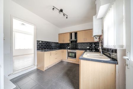 2 Bedroom - Photo 5