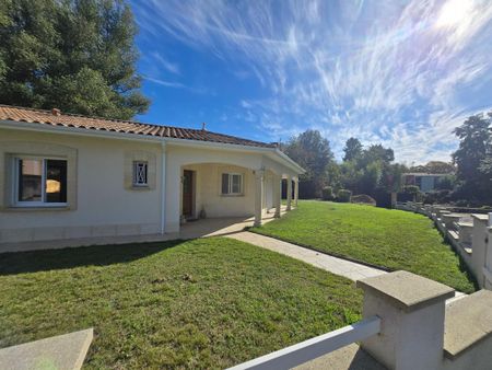 Location Maison 6 pièces 175m² LEOGNAN 33850 - Photo 4