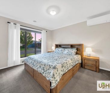 For Rent: 5 Paso Grove, Clyde North VIC 3978 - Photo 5