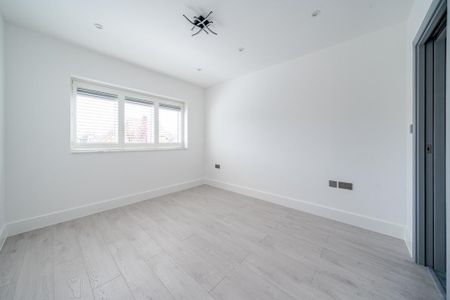 4 bedroom detached house to rent - Photo 3