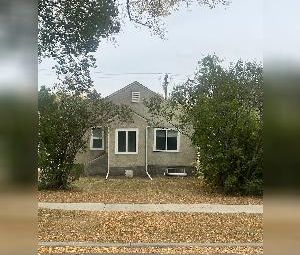 5 Bed 2 Bath Single Garage Home For Rent Edmonton - Photo 1