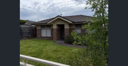 Stylish & low-maintenance living in a prime Reservoir pocket - Photo 2