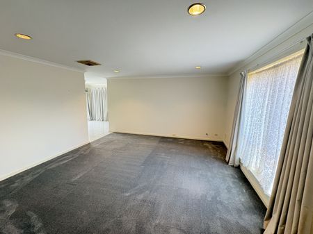 Massive Family Home with a Pool in Hannans! - Photo 3