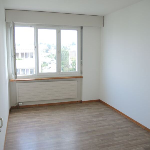 Familienfreundliche Wohnung mit Balkon zu vermieten! - Photo 1