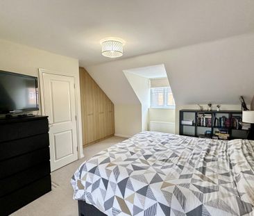 4 bedroom end of terrace house to rent - Photo 5