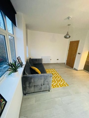 2 bedroom flat to rent - Photo 2