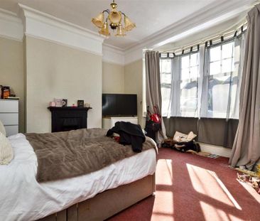 4 bedroom semi-detached house to rent - Photo 4