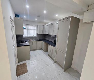 3 bedroom terraced house to rent - Photo 2