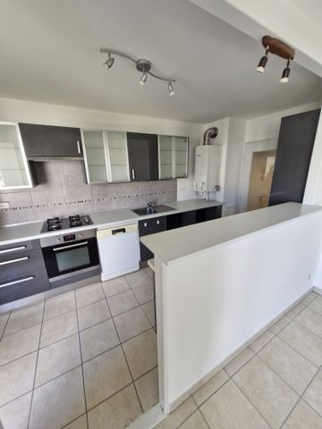 Location Appartement 3 pièces 66m² LYON 3ème - Photo 3