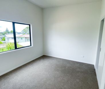 Unit 8, 2 Stokes Avenue, Te Atatu Peninsula, Auckland - Photo 2