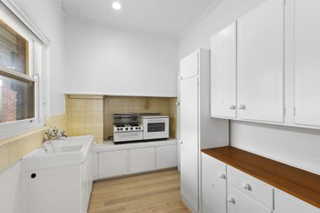 Light-Filled Apartment in Leafy Travancore! - Photo 4