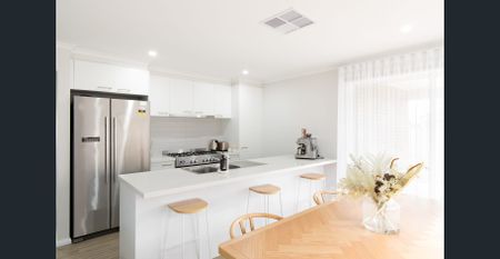 Beautifully Presented Home With Spacious Enclosed Yard - Photo 4