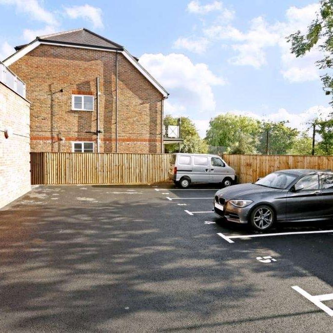 Forming part of this impressive development, this light and bright modern one bedroom apartment on the second floor offers smart luxurious living of excellent quality - Photo 1
