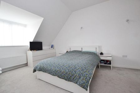 3 bedroom semi-detached house to rent - Photo 2