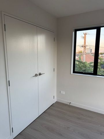 Brand new townhouse close to RoyalOak Mall - Photo 5