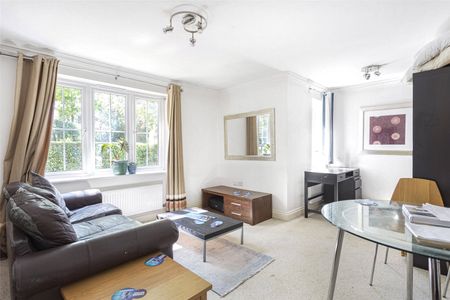 Fircroft Road, Englefield Green, Egham, Surrey, TW20 0TY - Photo 3