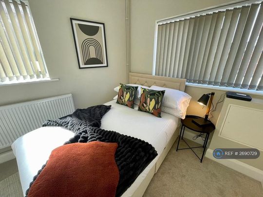 1 bedroom in a house share to rent - Photo 1