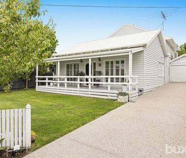 Exceptional 4 bedroom Family Living in a Prime Bayside Location - Photo 5