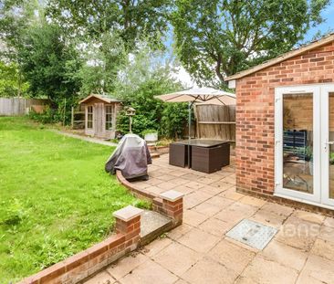 Newfield Avenue, Farnborough, GU14 - Photo 4