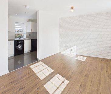 2 bedroom coach house to rent - Photo 3